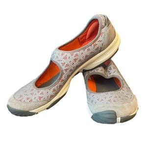 j69954 Merrel’s Women Wide Dove Sz 9.5